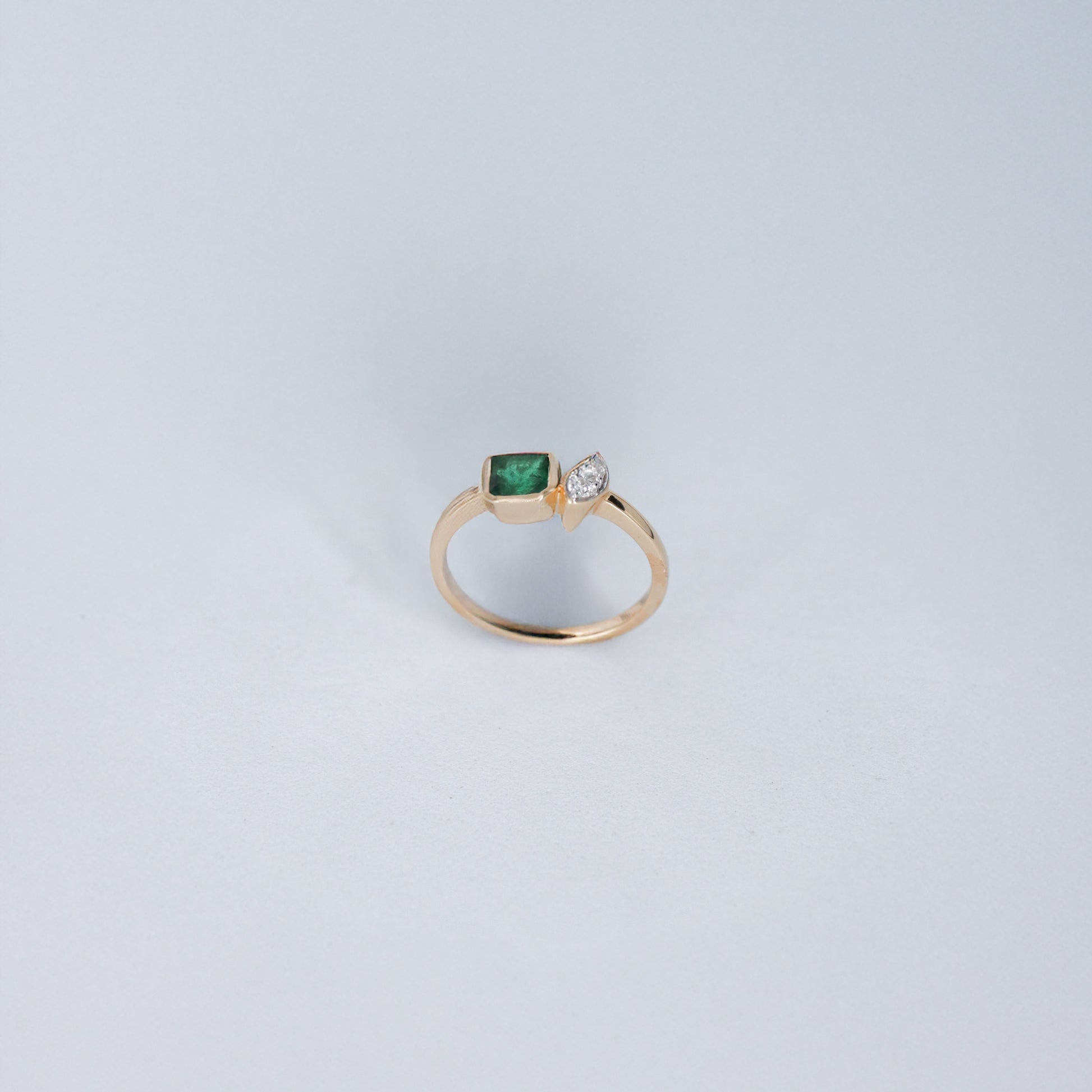 ANILLO MODA DIAMANTE .06ct/.60ct ESME BISEL ORO AMA 14K