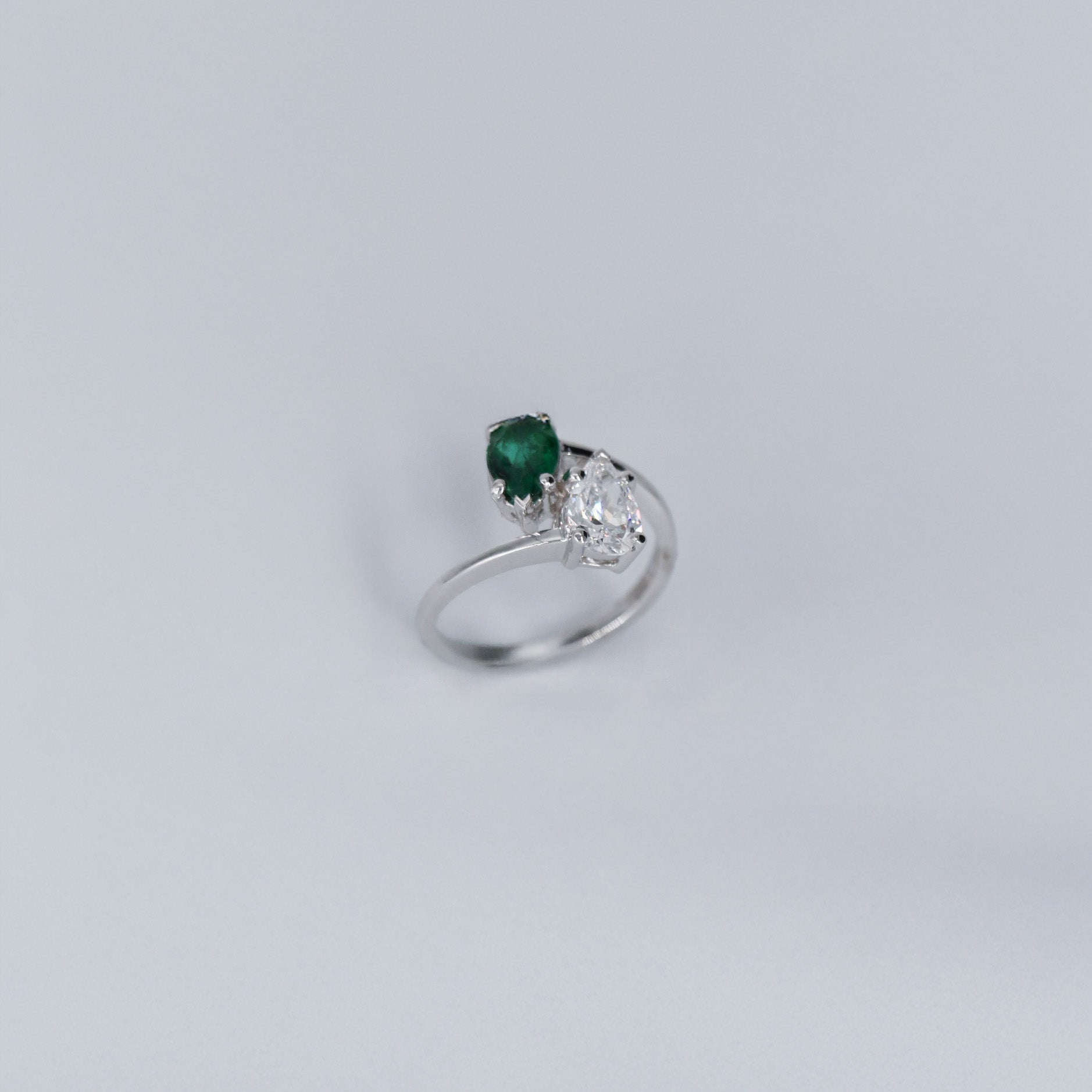 ANILLO MODA TU Y YO DIAMANTE 1.0ct/.85ct ESME PERA ORO BCO 14K LABORATORIO