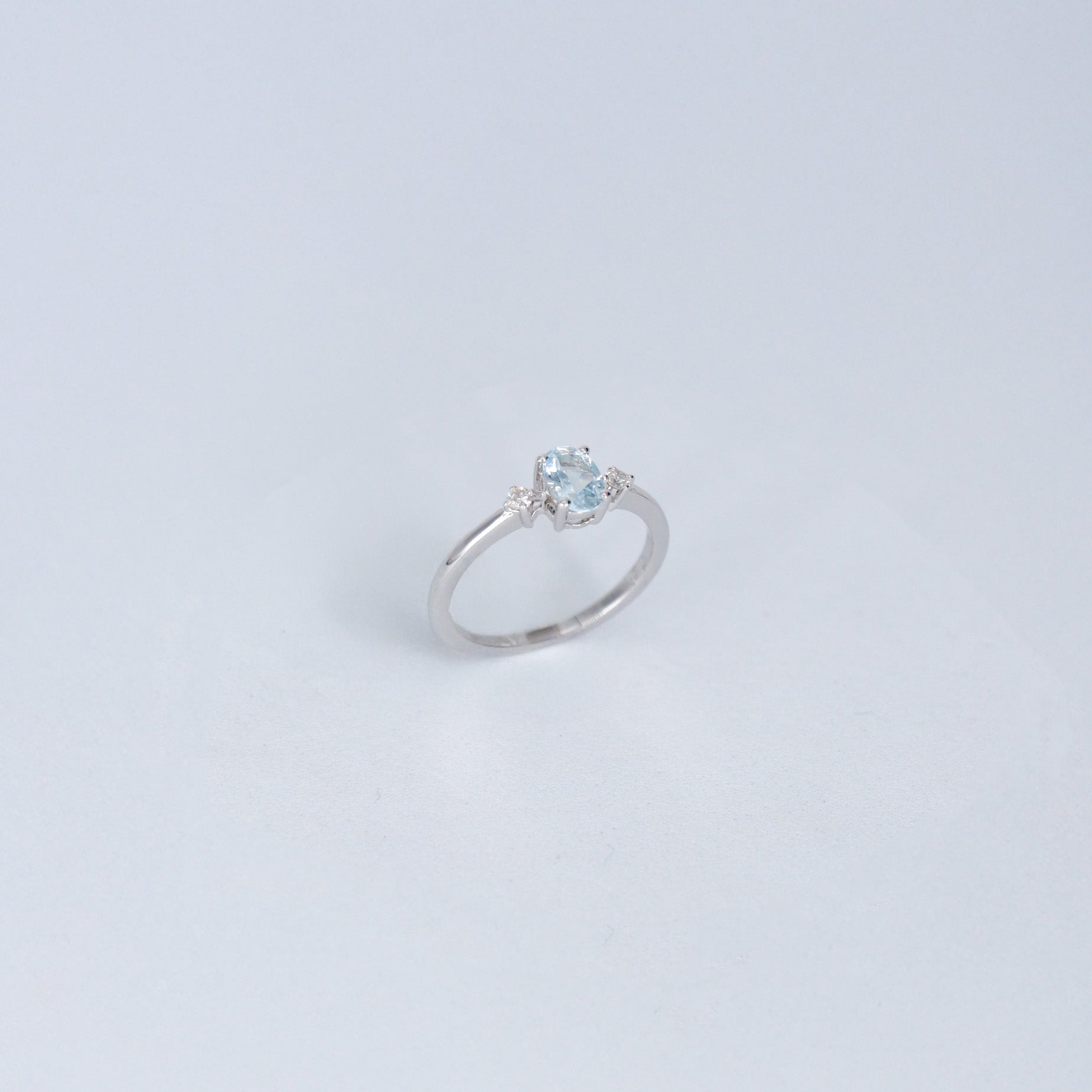 ANILLO MODA DIAMANTE .06ct/.40ct AGUA MARINA OVAL ORO BCO 14K