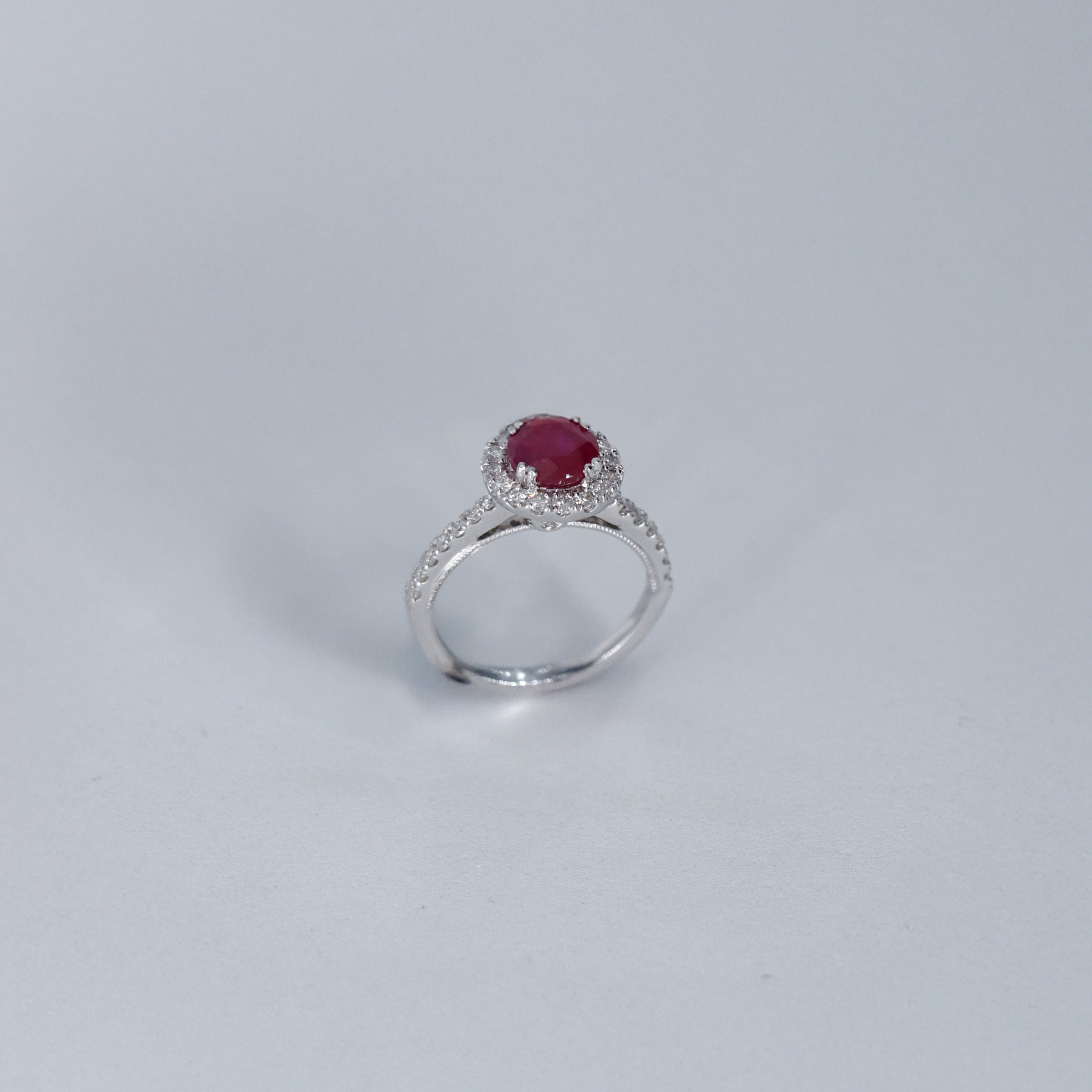 ANILLO MODA HALO DIAMANTES .51ct/1.40ct RUBIE RD ORO BCO 14K