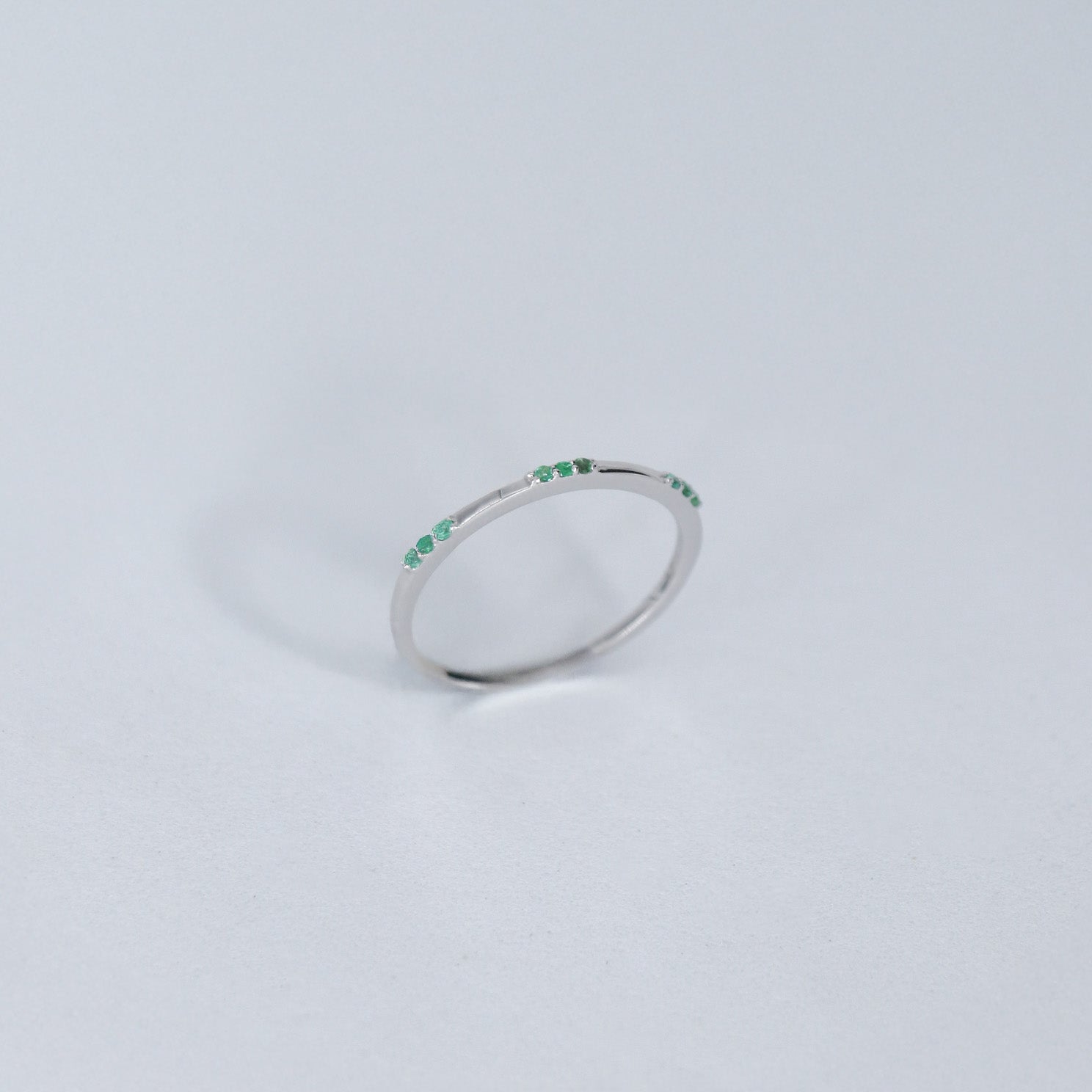 ANILLO MODA ESMERALDA ORO BCO 14K