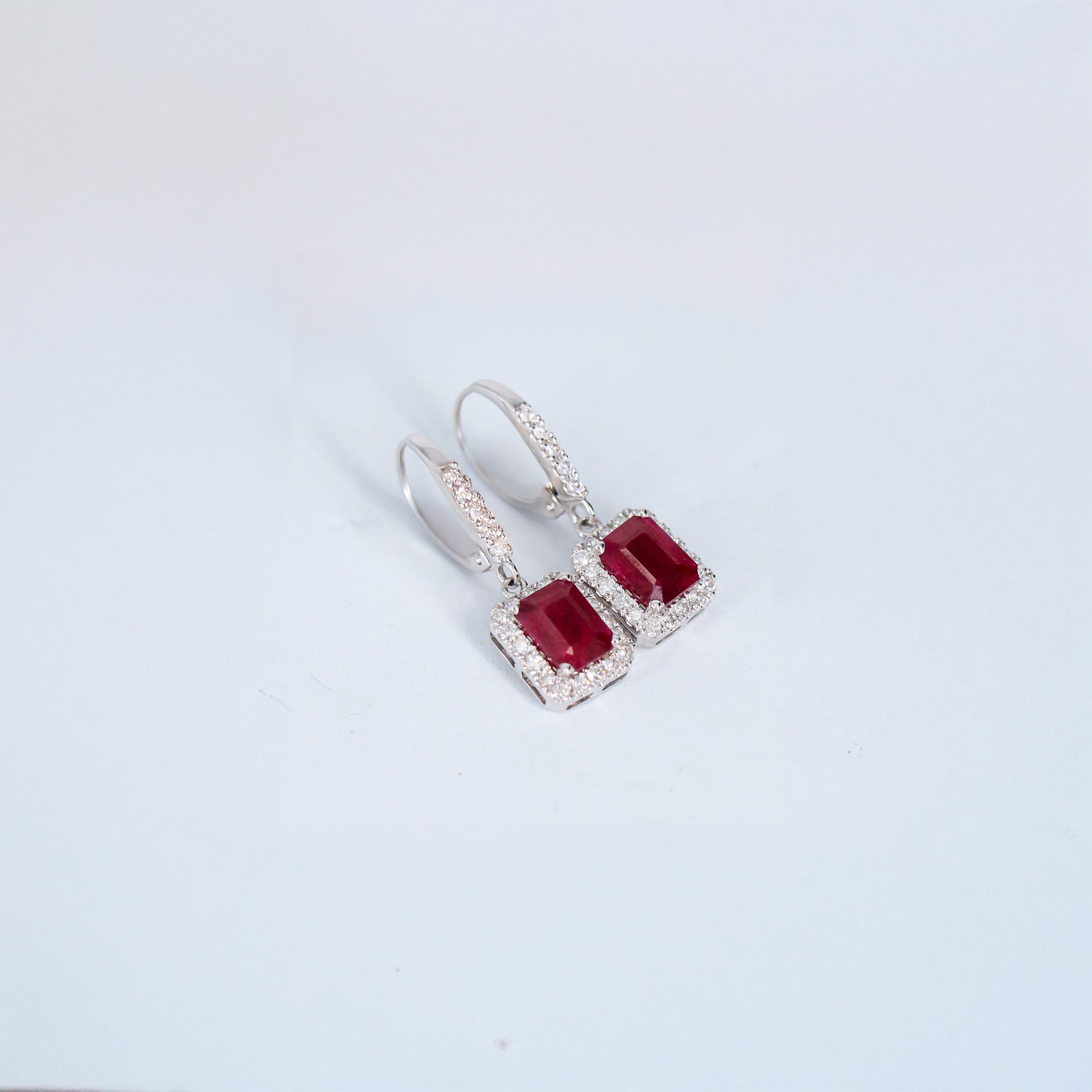 ARETES 14K. SI ORO BLANCO DIAMANTE 0.73 CT, RUBIE 8X6 mm 0mm, 0gr