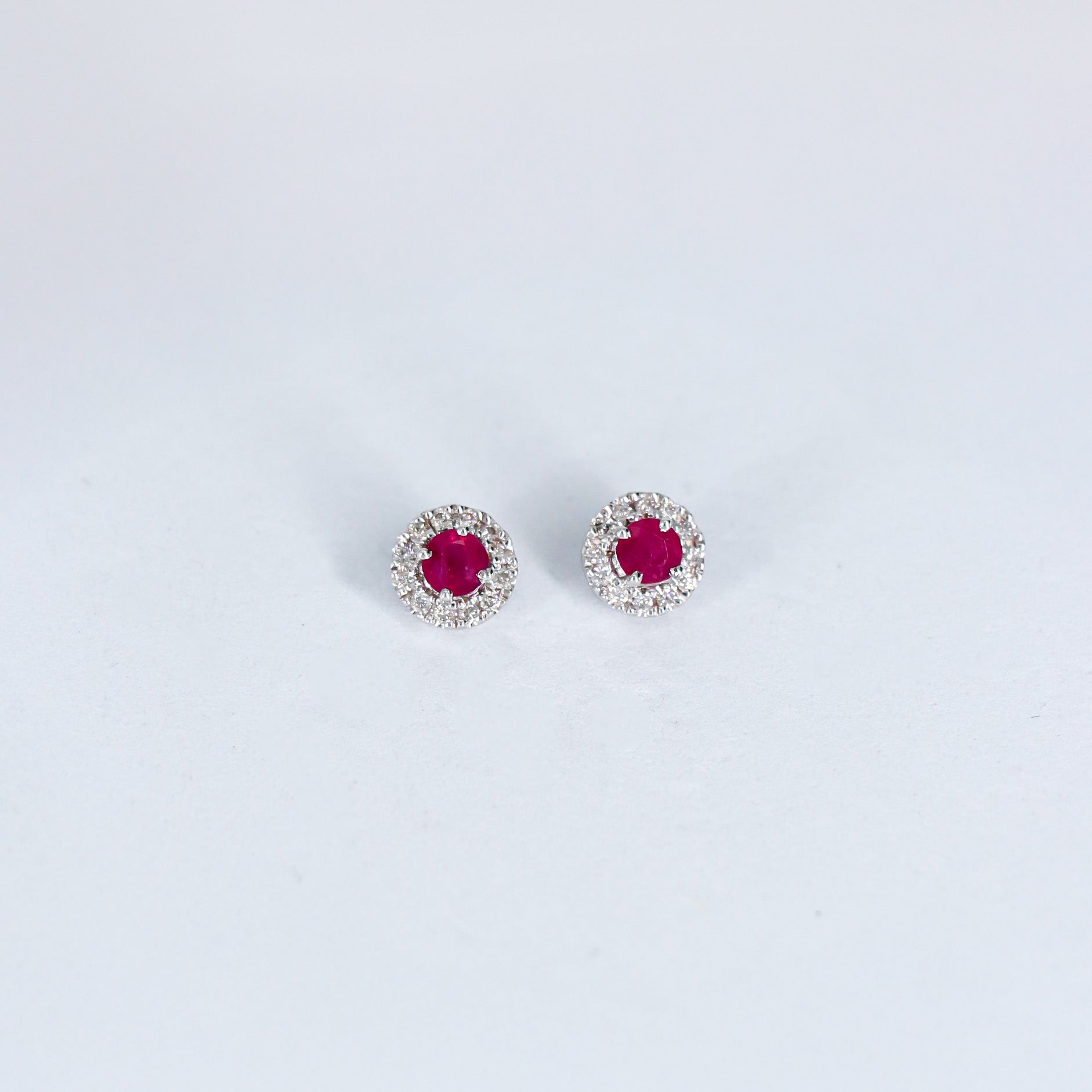 PAR ARETES DIAMANTE .06ct/1.3ct RUBIE C/OVAL 6x4mm ORO AMA 14K