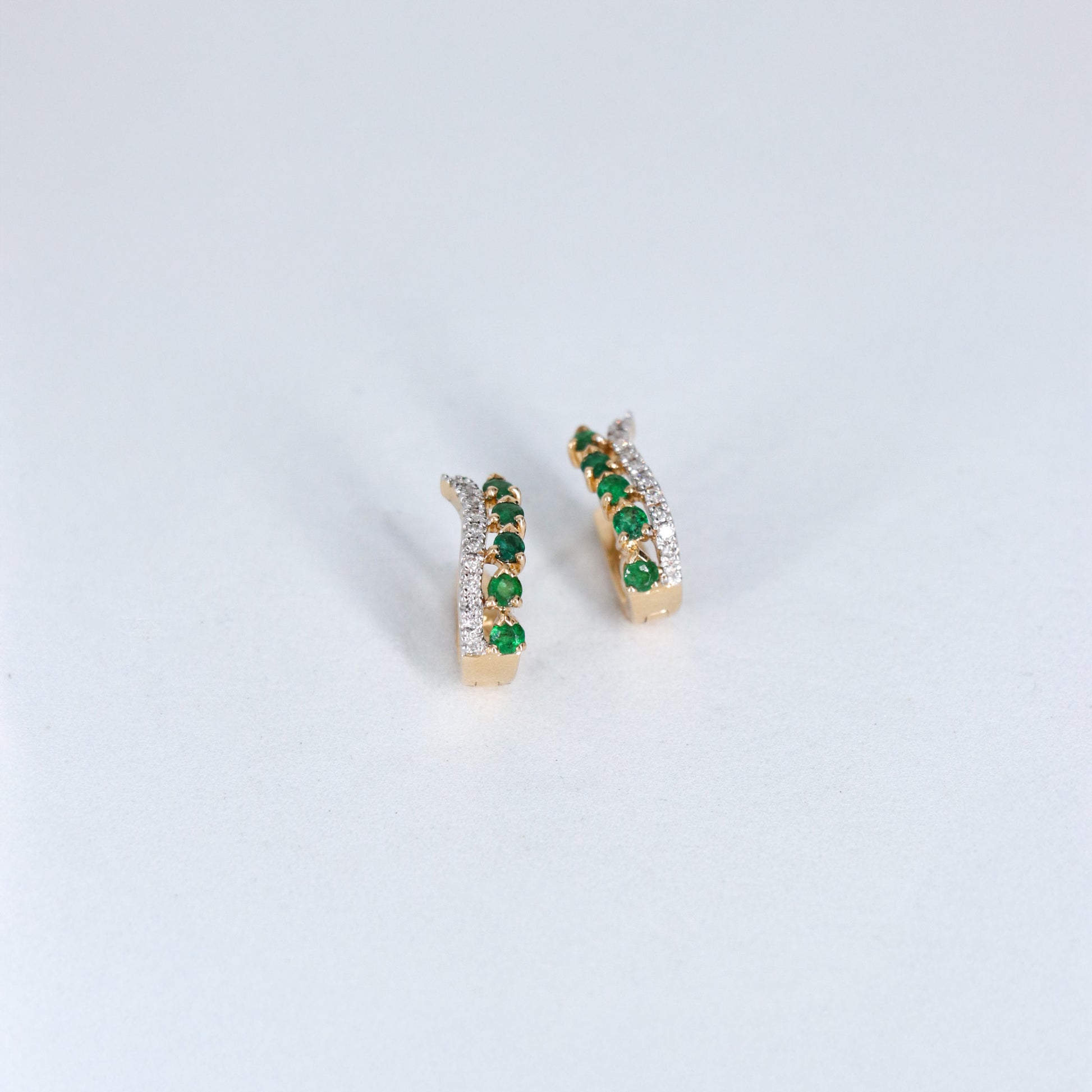 PAR ARRACADITAS DIAMANTE .13ct/.42ct ESME RD ORO AMA 14K