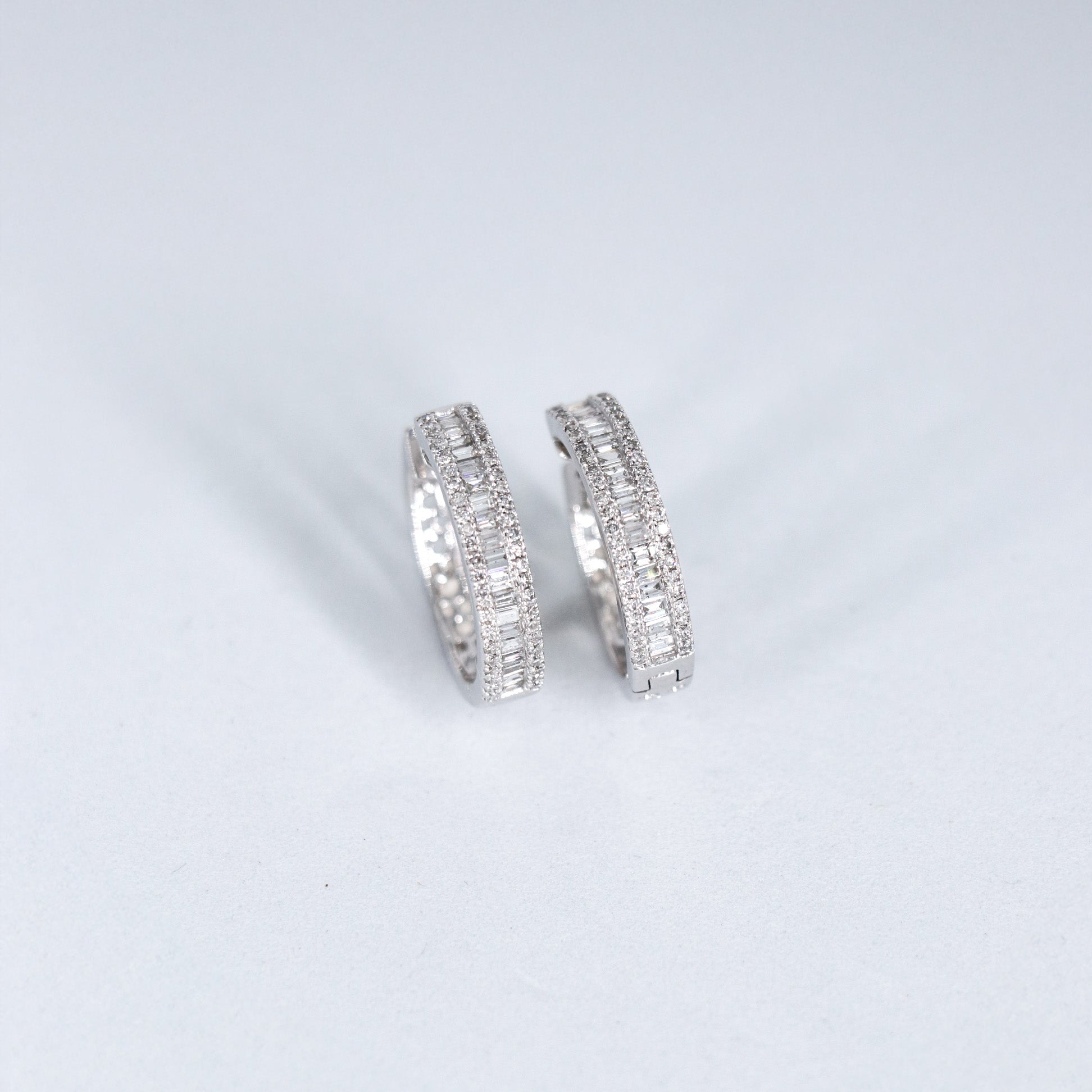 PAR ARRACADS DIAMANTE .95ct RD BGT ORO BCO 14K