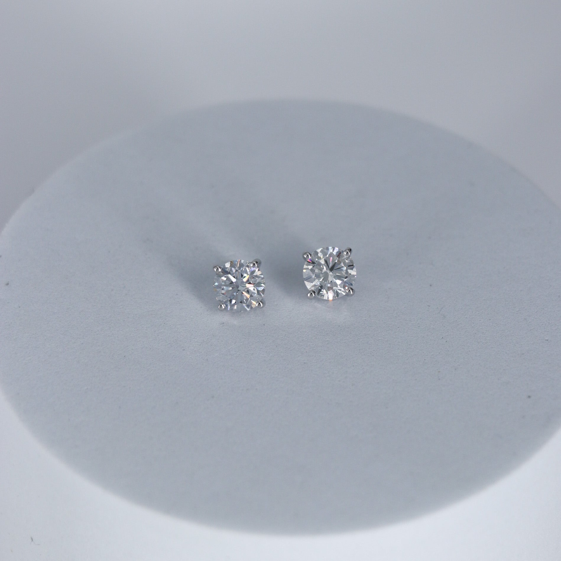 PAR ARETES DIAMANTE 2.02ct ORO BCO 14K LABORATORIO