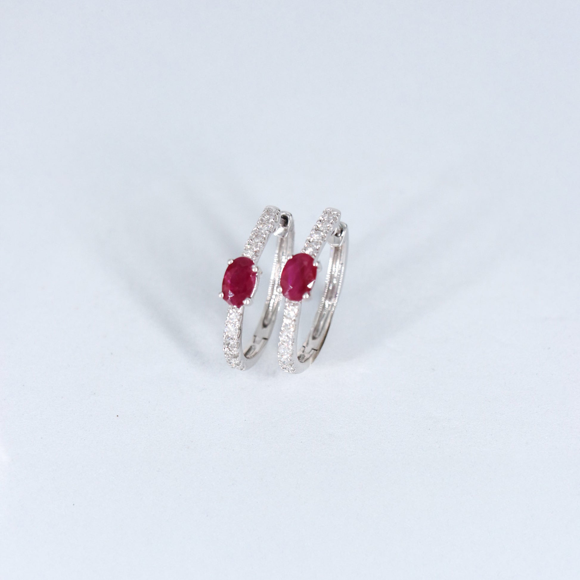 PAR ARRACADAS DIAMANTE .40ct/1.25ct RUBIE OVAL OVAL ORO BCO 14K