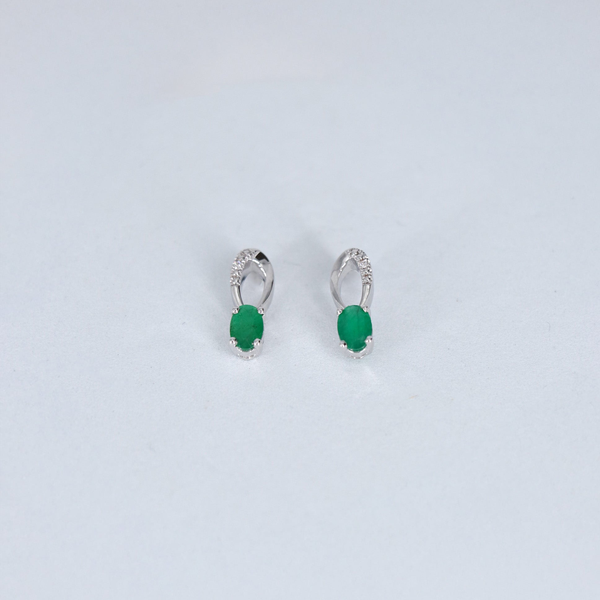 PAR ARETES DIAMANTE .008ct/.80ct ESME OVAL 6x4 ORO BCO 14K