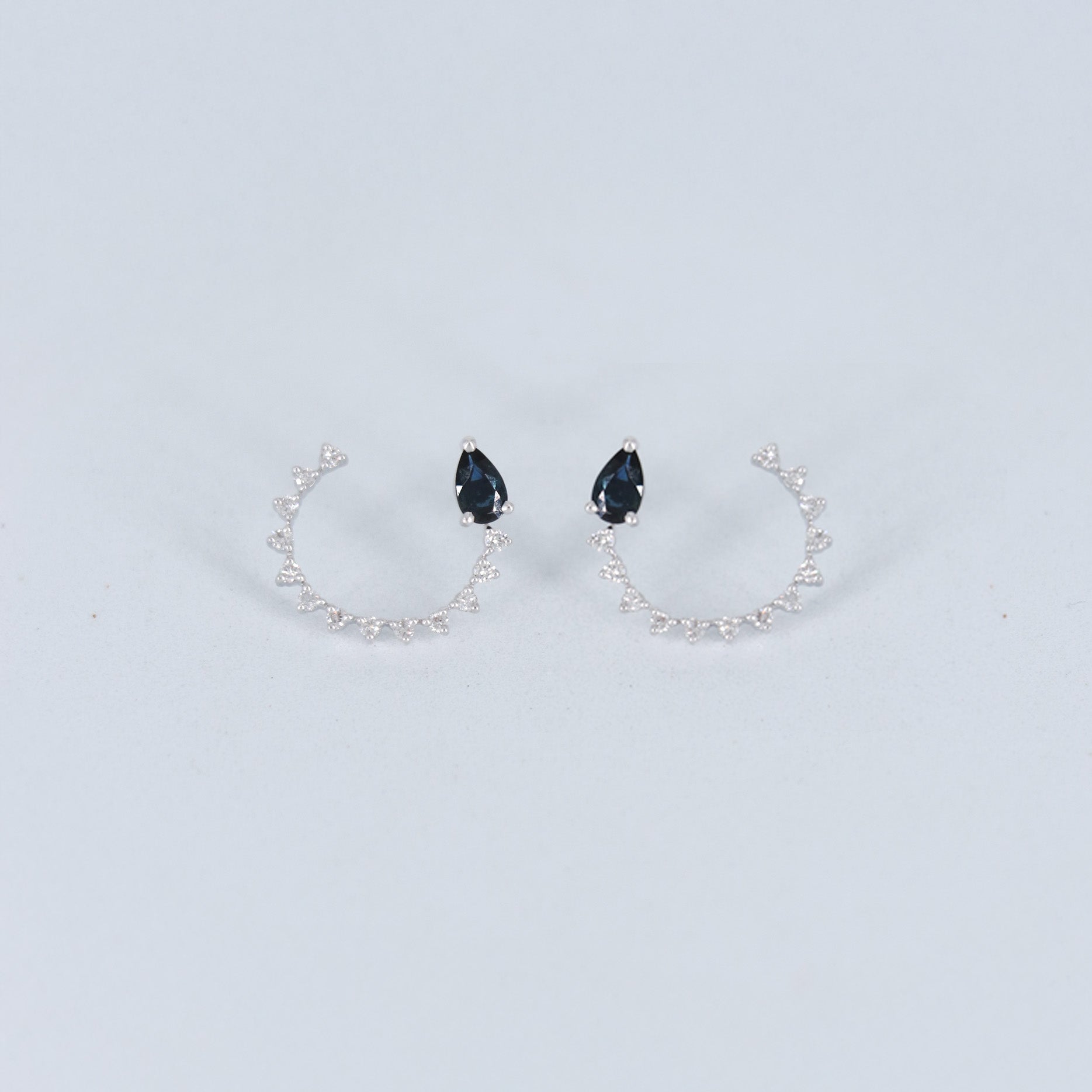 PAR ARRACADITAS DIAMANTE .26ct/.60ct ZAF PERA ORO BCO 14K