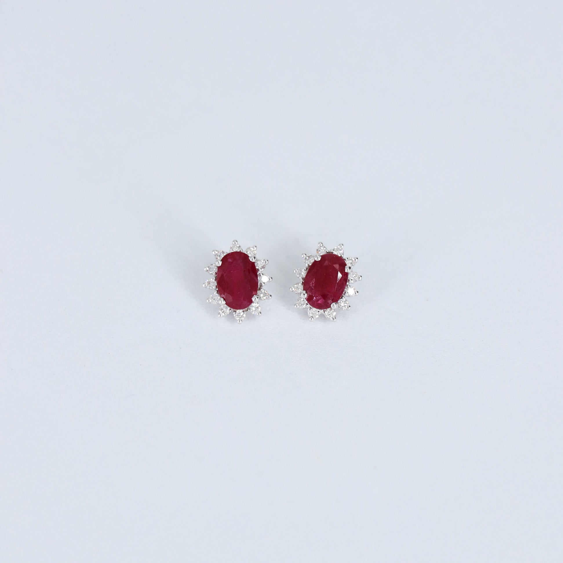 PAR ARETES HALO DIAMANTE .25ct/1.7ct RUBIE OVAL ORO BCO 14K