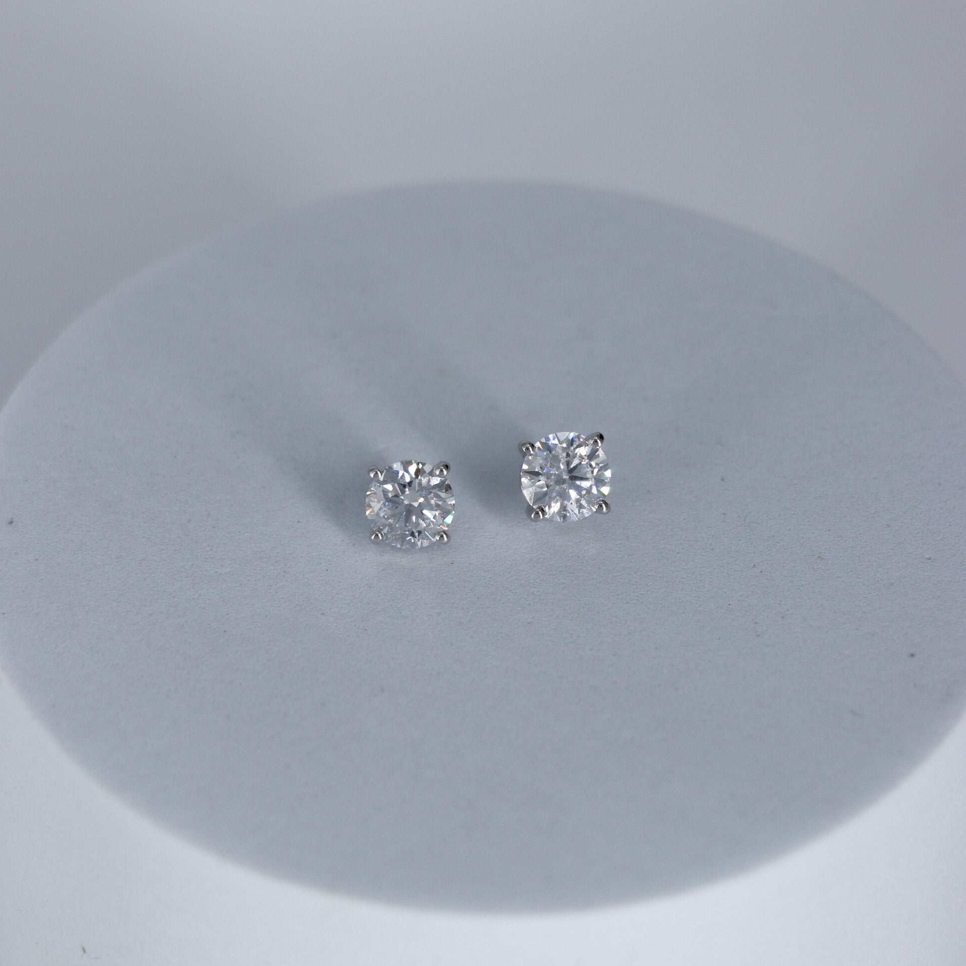 PAR ARETES DIAMANTE 2.0ct ORO BCO 14K LABORATORIO