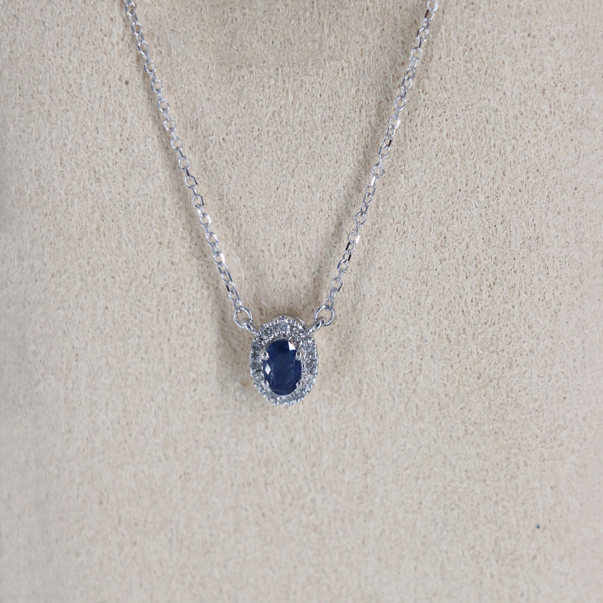 DIJE 14K SI ORO BLANCO DIAMANTE 0.09 CT, ZAFIRO 5X3