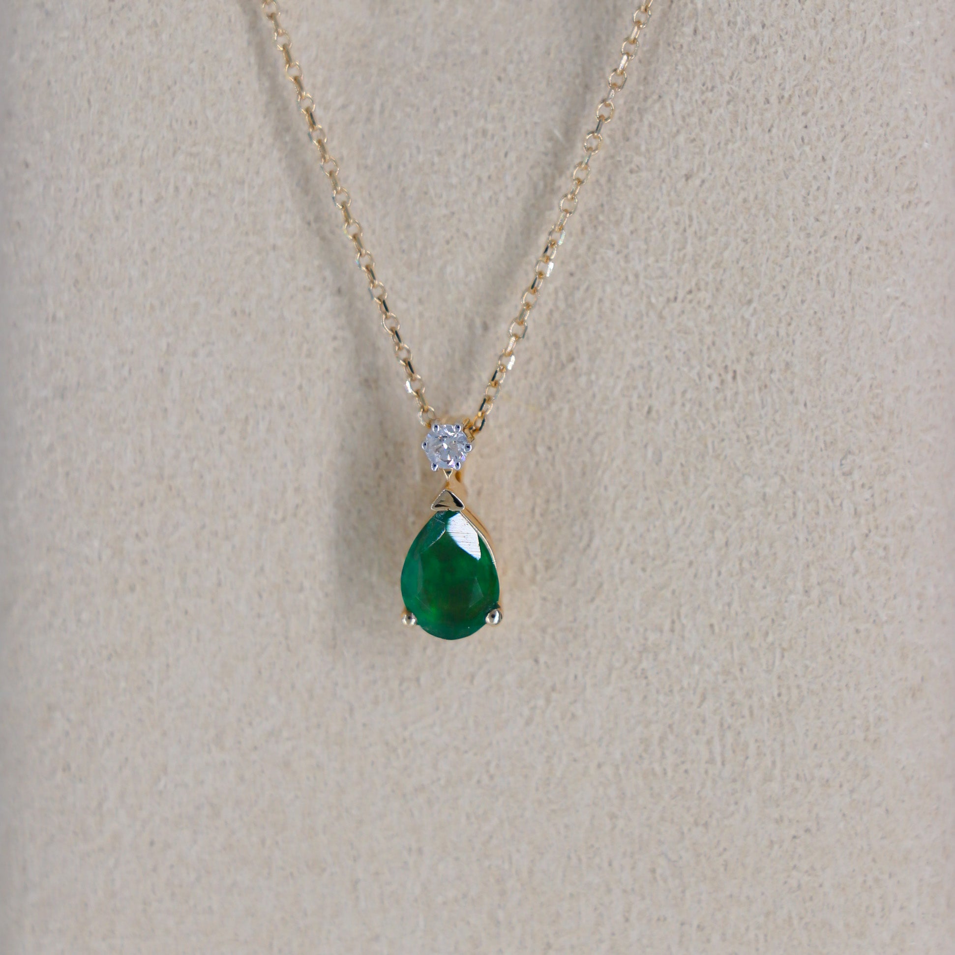 DIJE C/CADENA DIAMANTE .09ct/.50ct ESME PERA ORO BCO 14K