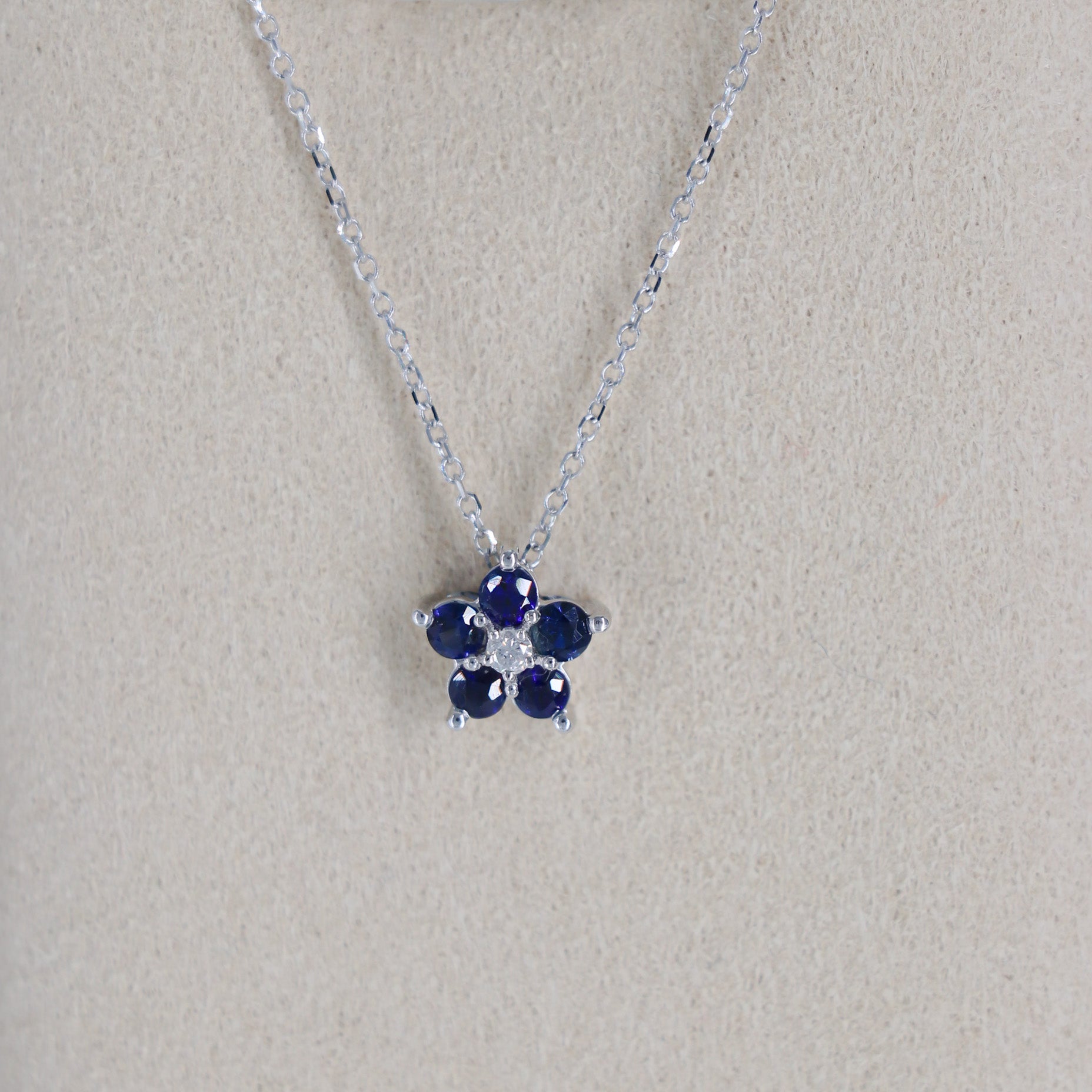 DIJE C/CADENA FLOR 1.9mm DIAMANTE .03ct/.40ct ZAF 2.8mm ORO BCO 14K