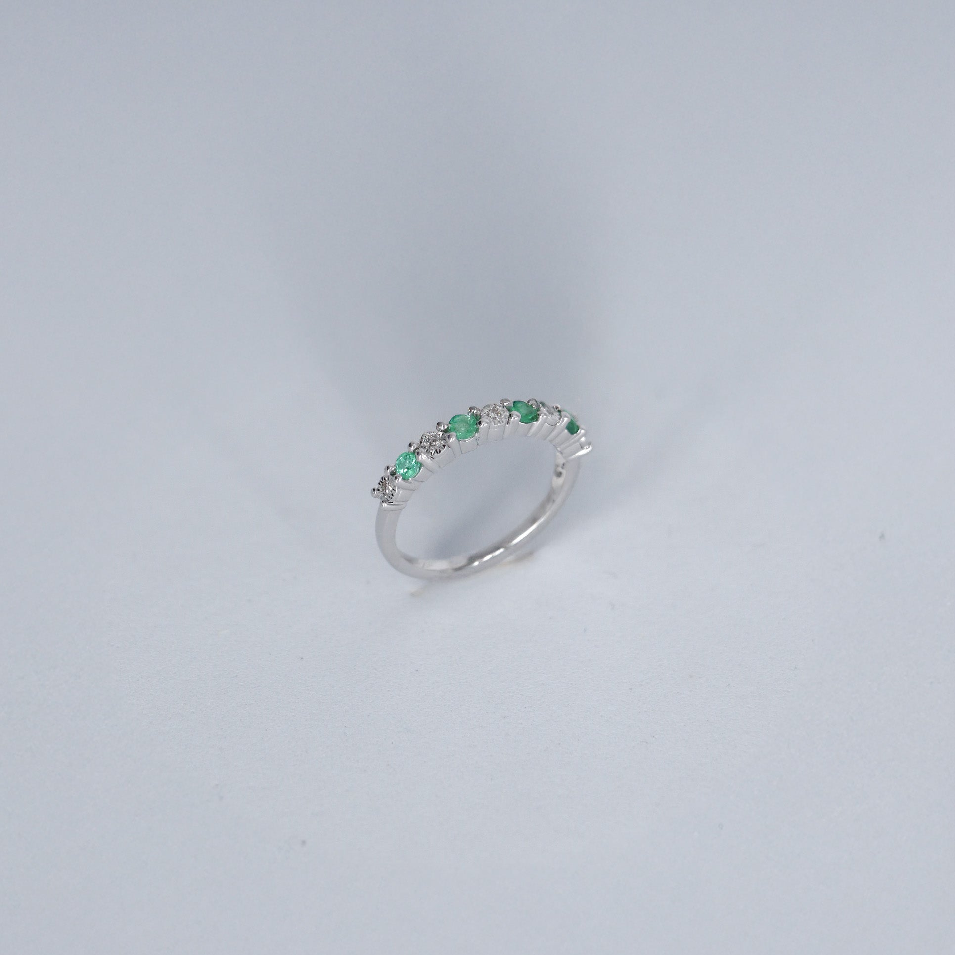 M-CHURUMBELA ILUSION DIAMANTE .04pts/.20ct ESMERALDA 2.5mm ORO BCO 14K