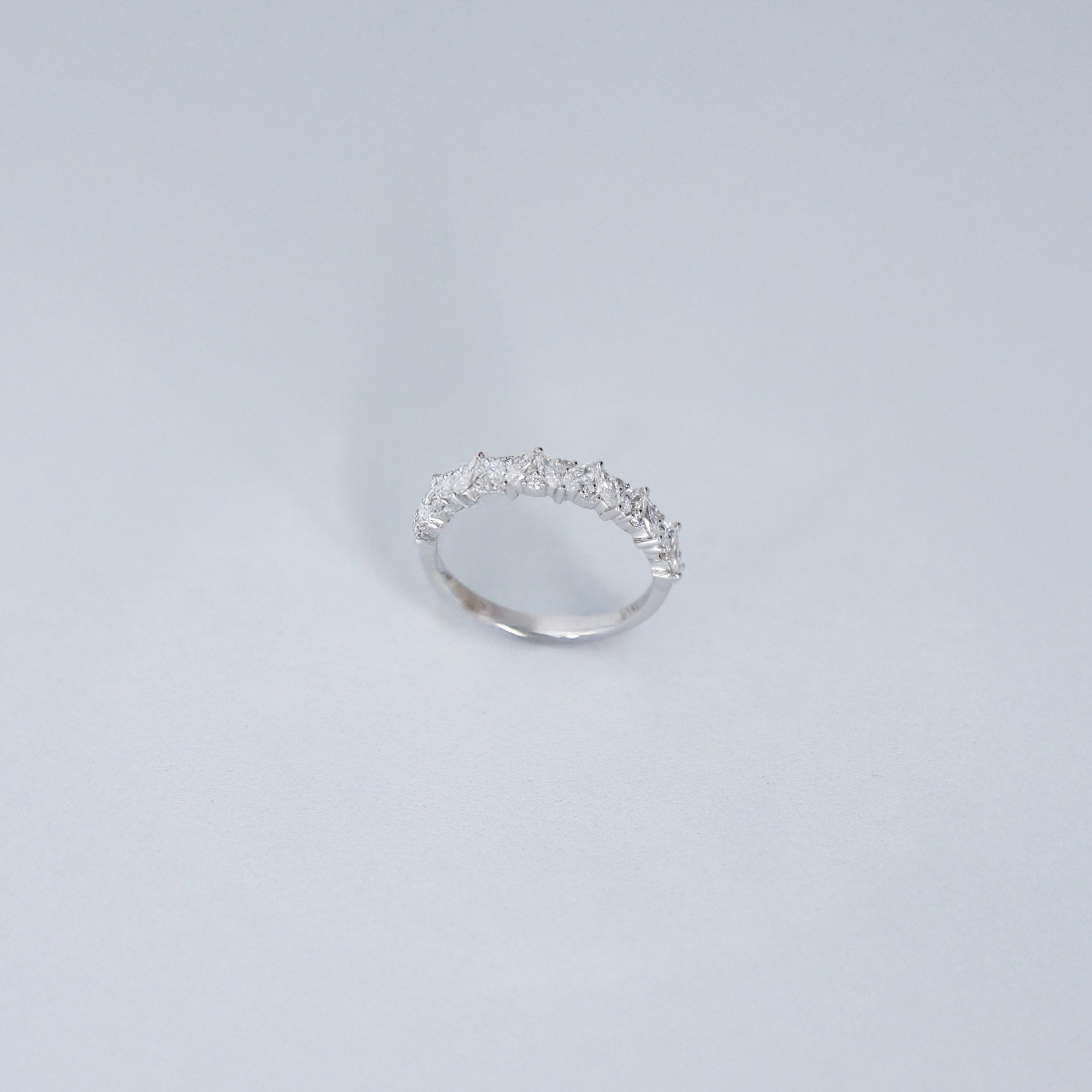 M-CHURUMBELA DIAMANTES .68ct RD MQ ORO BCO 14K